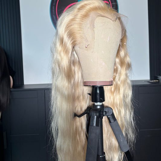 Blonde wig (uncustomized)