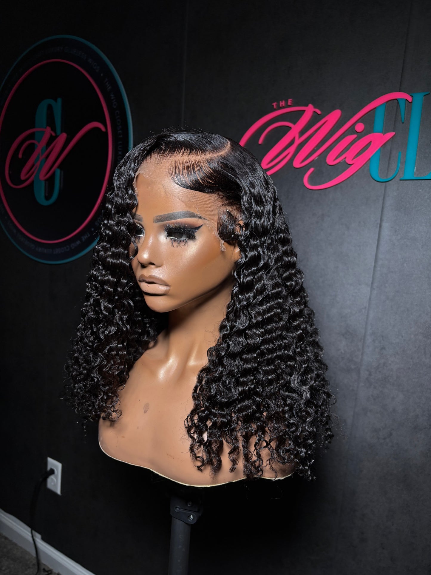 Lola (deep side part)